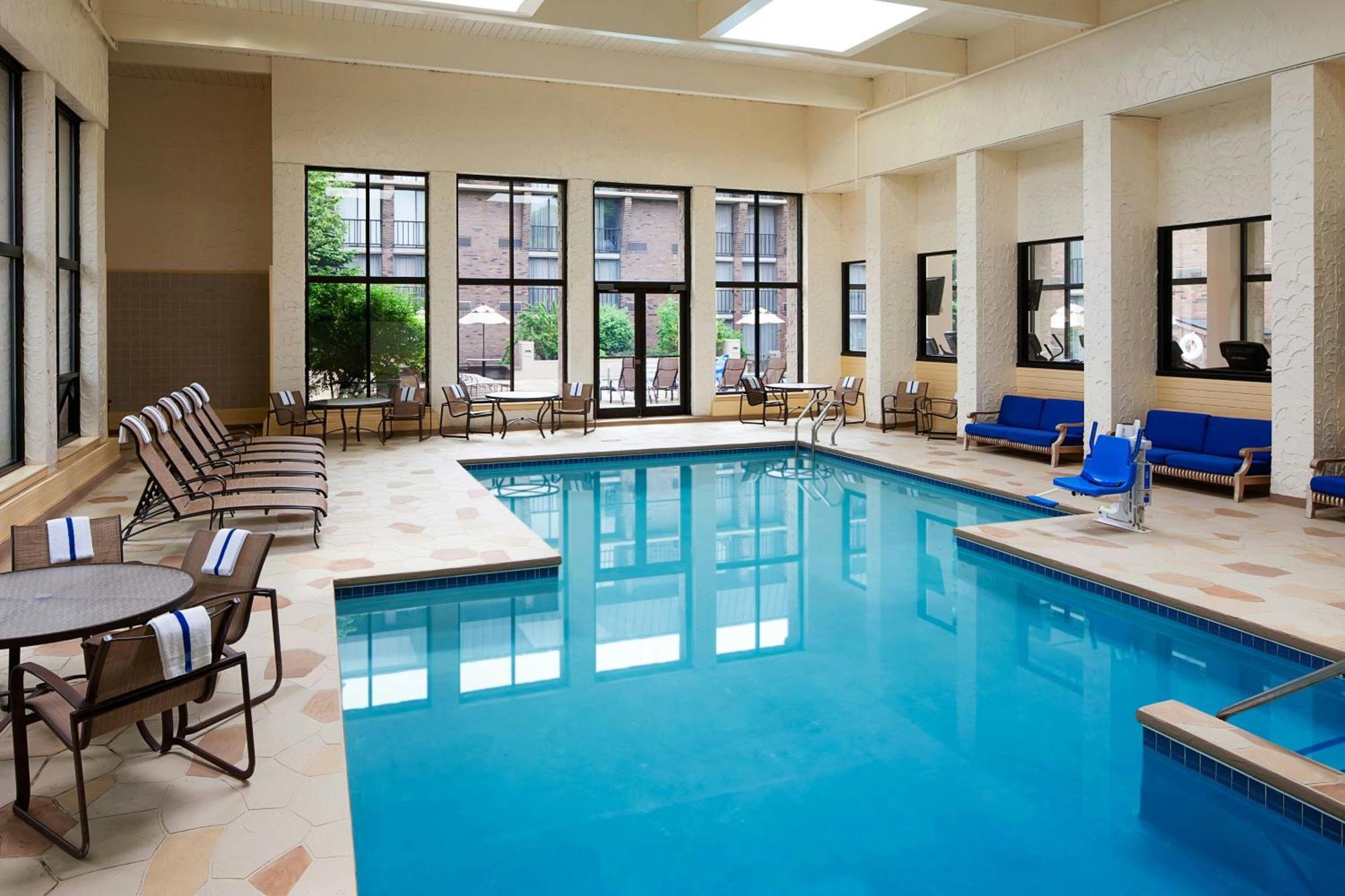 Sheraton Milwaukee Brookfield Exteriér fotografie