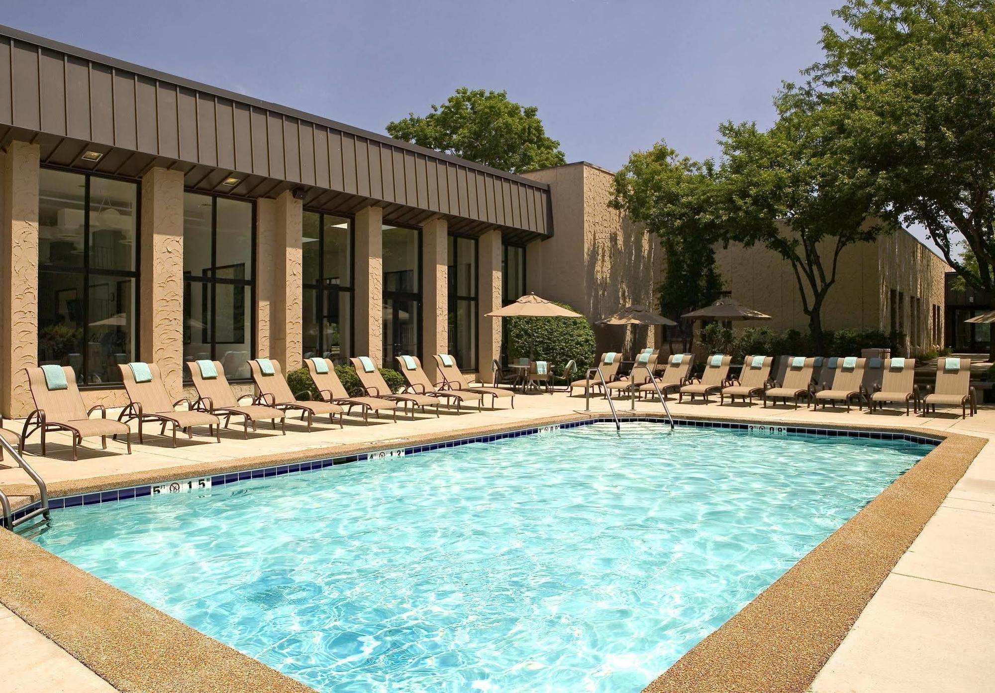 Sheraton Milwaukee Brookfield Exteriér fotografie